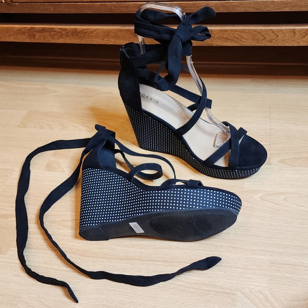 Size 13W Torrid Black Polka Dot Strappy Ankle Wrap Platform Wedge‎ Shoe Sandal